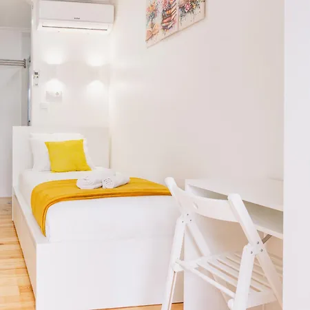 - Bairro Alto Centro Historico * Lizbona