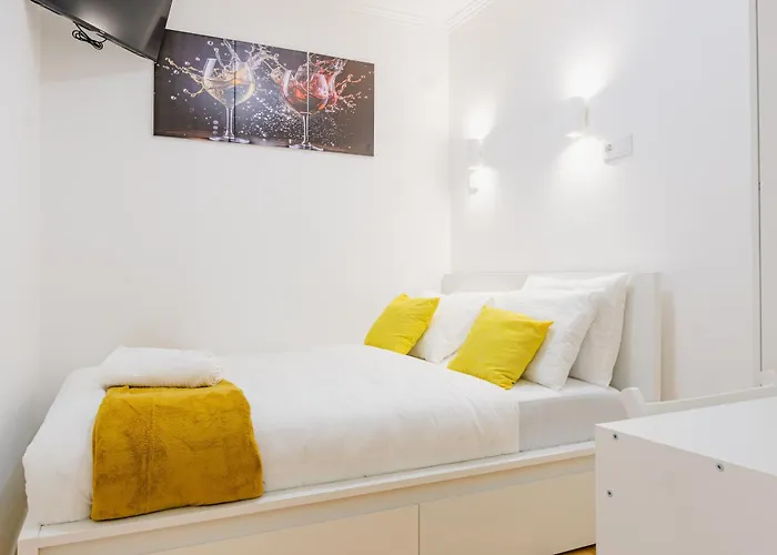 - Bairro Alto Centro Historico * Lizbona