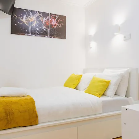 - Bairro Alto Centro Histórico * Lisboa